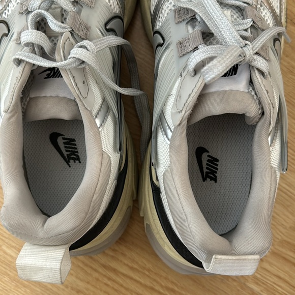 Women’s Nike sneakers - Picture 5 of 5